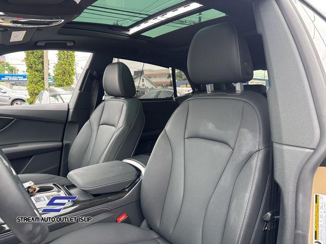 Photo of 2024 Gold Metallic Audi Q8