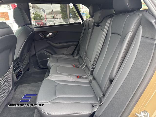 Photo of 2024 Gold Metallic Audi Q8