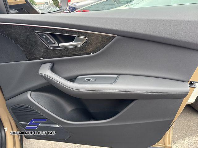 Photo of 2024 Gold Metallic Audi Q8