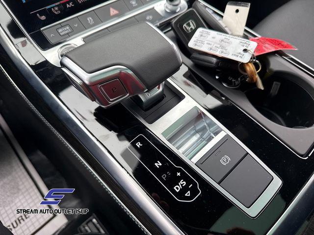 Photo of 2024 Gold Metallic Audi Q8