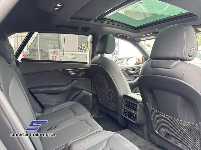 Photo of 2024 Gold Metallic Audi Q8