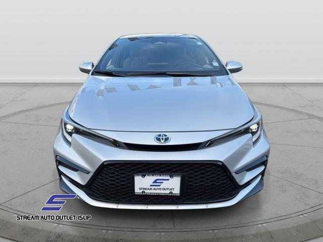 Photo of 2024 Classic Silver Metallic Toyota Corolla