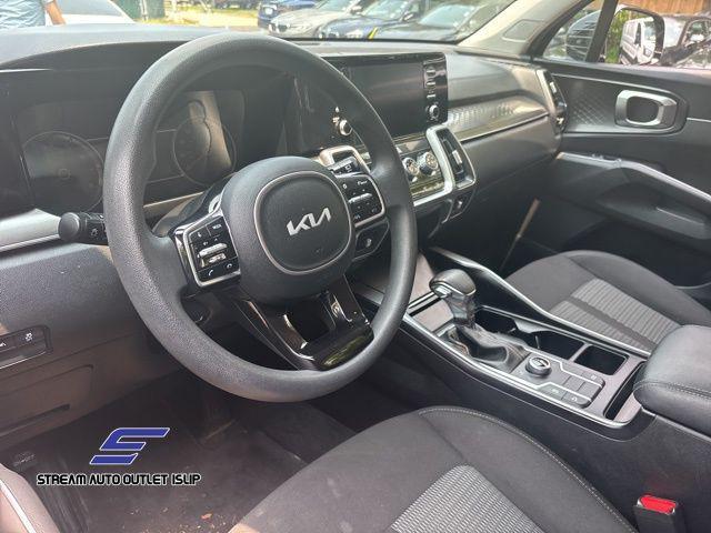 Photo of 2022 Ebony Black Kia Sorento