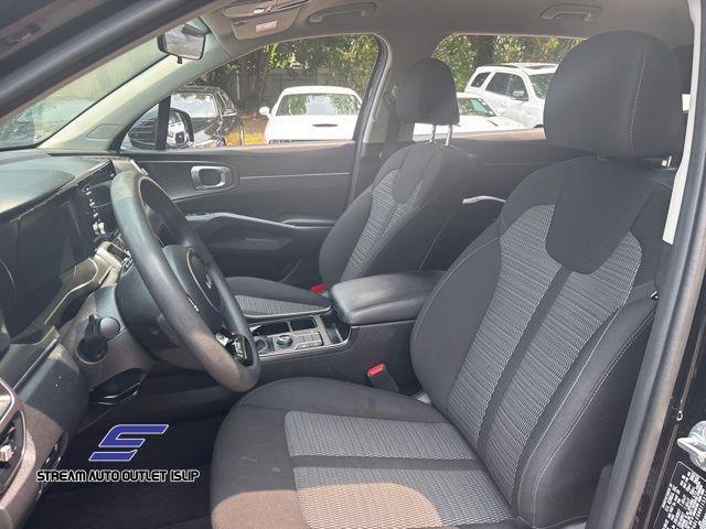 Photo of 2022 Ebony Black Kia Sorento