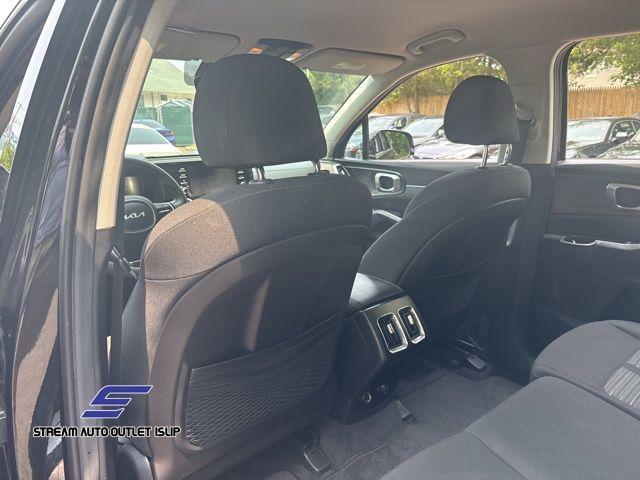 Photo of 2022 Ebony Black Kia Sorento