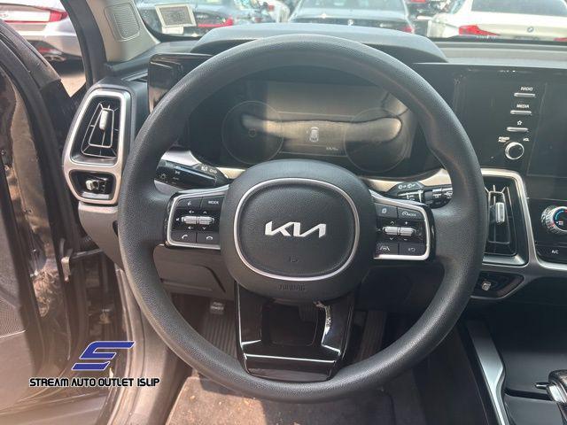 Photo of 2022 Ebony Black Kia Sorento