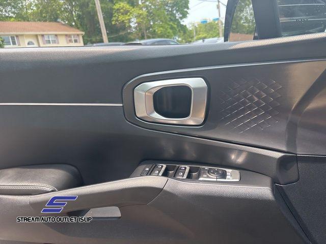 Photo of 2022 Ebony Black Kia Sorento