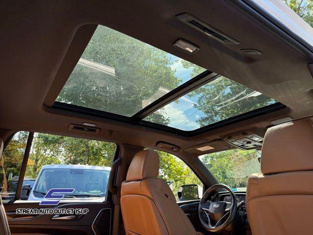 Photo of 2023 Crystal White Tricoat Cadillac Escalade