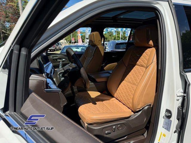 Photo of 2023 Crystal White Tricoat Cadillac Escalade