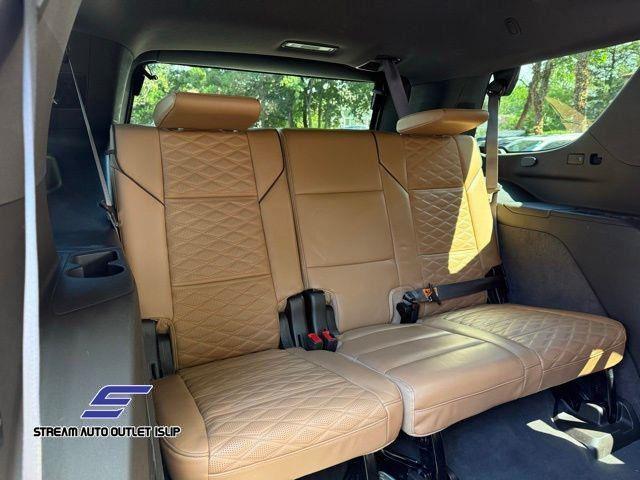Photo of 2023 Crystal White Tricoat Cadillac Escalade