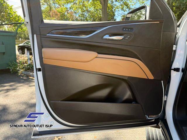 Photo of 2023 Crystal White Tricoat Cadillac Escalade
