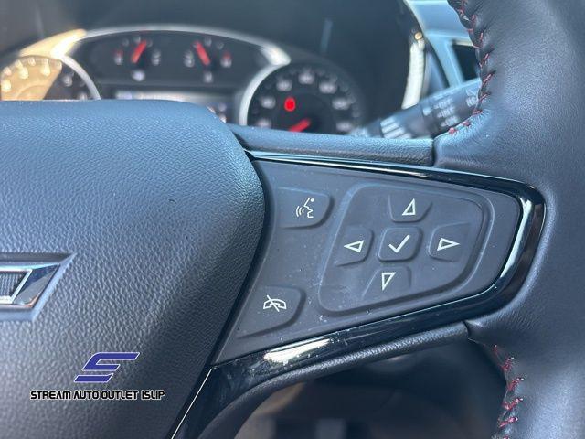 Photo of 2022 Silver Ice Metallic Chevrolet Equinox