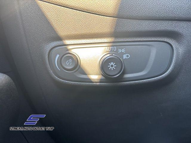Photo of 2022 Silver Ice Metallic Chevrolet Equinox