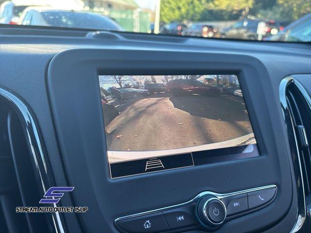 Photo of 2022 Silver Ice Metallic Chevrolet Equinox