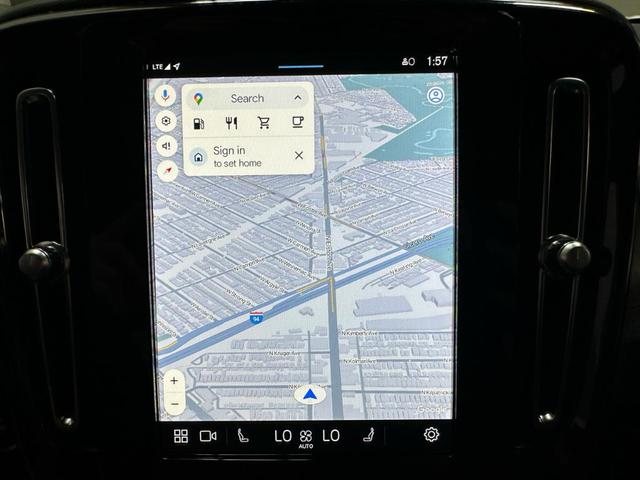 Photo of 2024 White Volvo XC40
