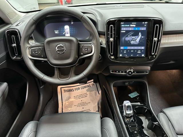 Photo of 2024 White Volvo XC40