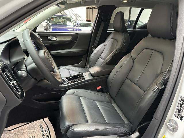 Photo of 2024 White Volvo XC40