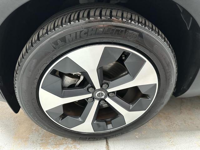 Photo of 2024 White Volvo XC40