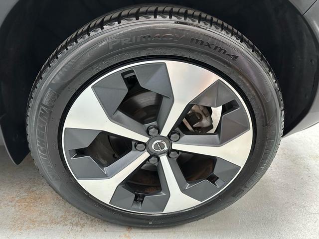 Photo of 2024 White Volvo XC40