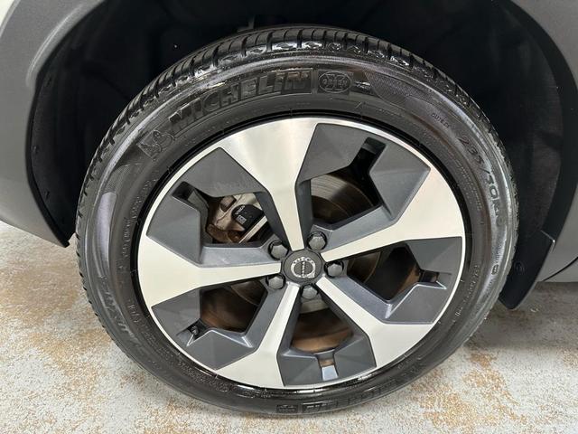 Photo of 2024 White Volvo XC40