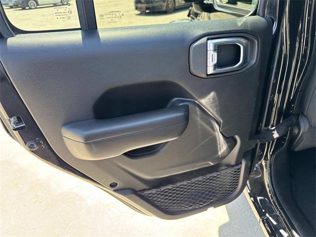 Photo of 2021 Black Clearcoat Jeep Gladiator