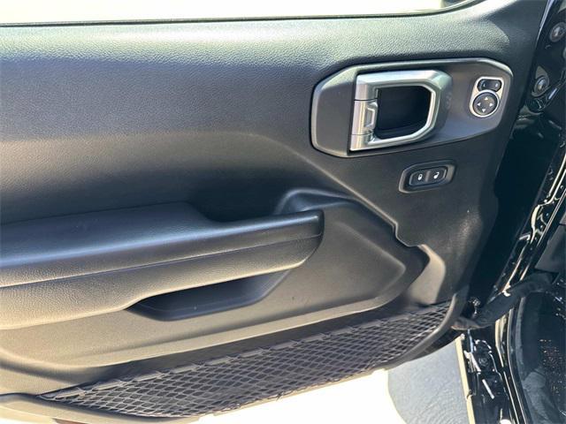 Photo of 2021 Black Clearcoat Jeep Gladiator