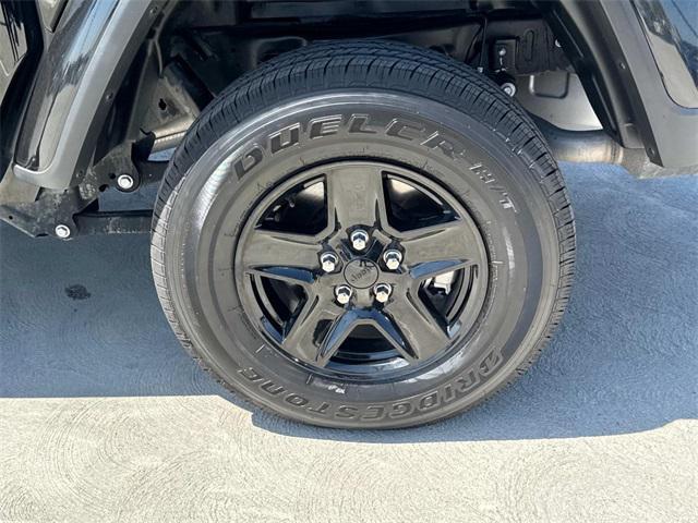 Photo of 2021 Black Clearcoat Jeep Gladiator
