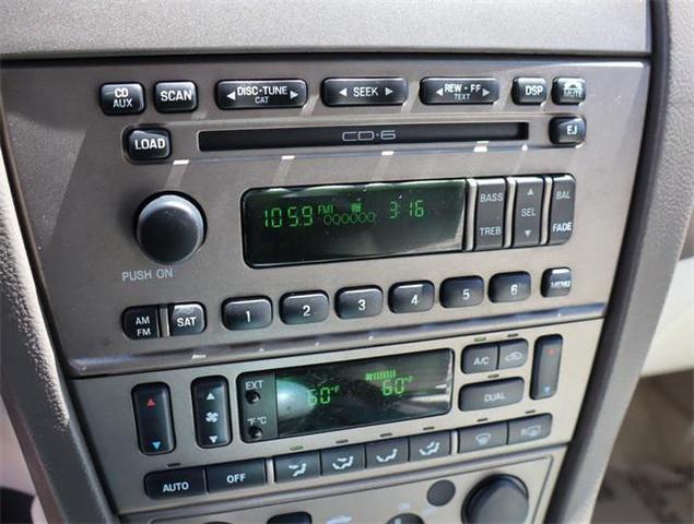 Photo of 2005 Cashmere Tri-Coat Clearcoat Metallic Ford Thunderbird