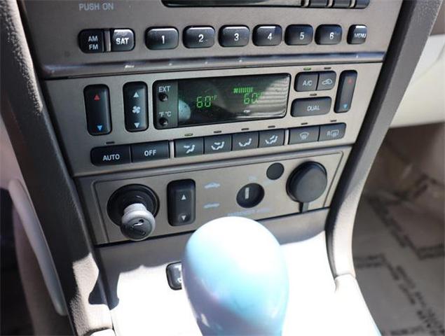 Photo of 2005 Cashmere Tri-Coat Clearcoat Metallic Ford Thunderbird