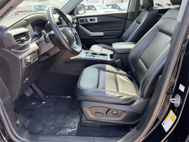Photo of 2022 AGATE BLACK METALLIC Ford Explorer