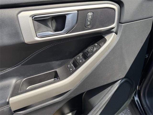Photo of 2022 AGATE BLACK METALLIC Ford Explorer