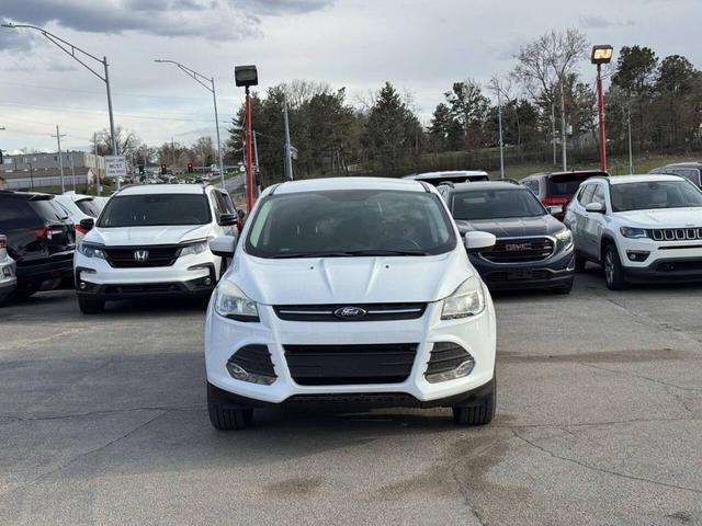 Photo of 2016 Off White Ford Escape
