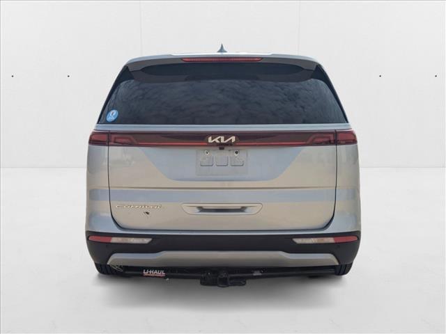 Photo of 2022 Silky Silver Kia Carnival