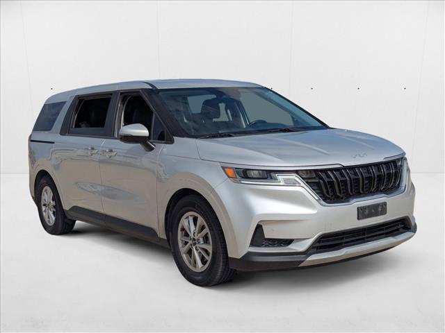 Photo of 2022 Silky Silver Kia Carnival