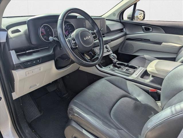 Photo of 2022 Silky Silver Kia Carnival