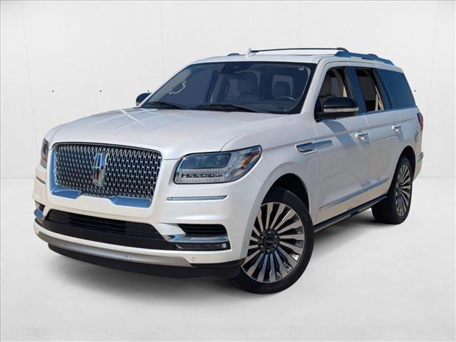 Photo of 2018 White Platinum Metallic Tri-Coat Lincoln Navigator