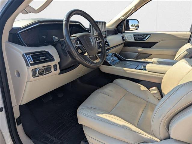Photo of 2018 White Platinum Metallic Tri-Coat Lincoln Navigator