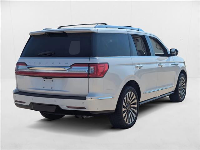 Photo of 2018 White Platinum Metallic Tri-Coat Lincoln Navigator