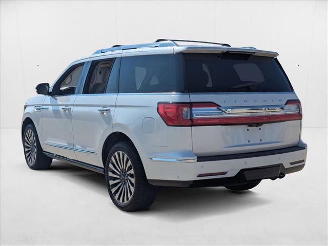 Photo of 2018 White Platinum Metallic Tri-Coat Lincoln Navigator