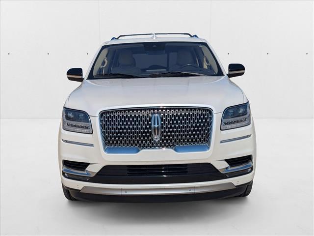 Photo of 2018 White Platinum Metallic Tri-Coat Lincoln Navigator