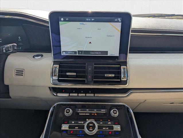 Photo of 2018 White Platinum Metallic Tri-Coat Lincoln Navigator