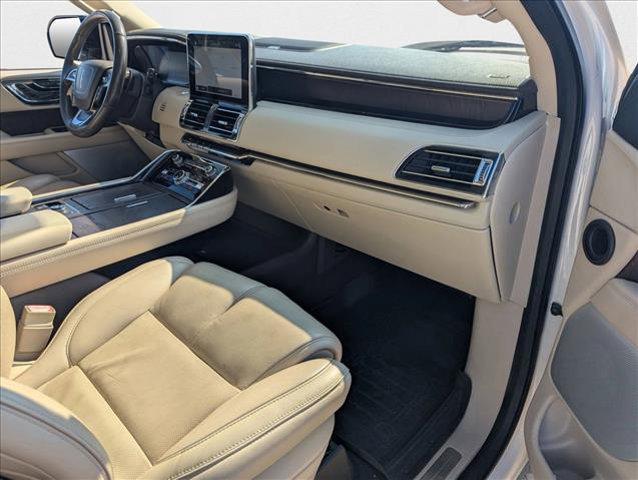 Photo of 2018 White Platinum Metallic Tri-Coat Lincoln Navigator