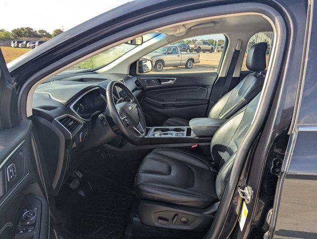 Photo of 2021 Agate Black Metallic Ford Edge