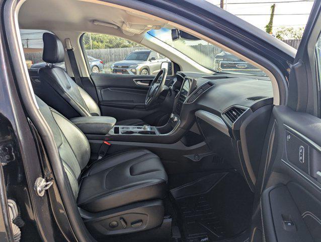 Photo of 2021 Agate Black Metallic Ford Edge