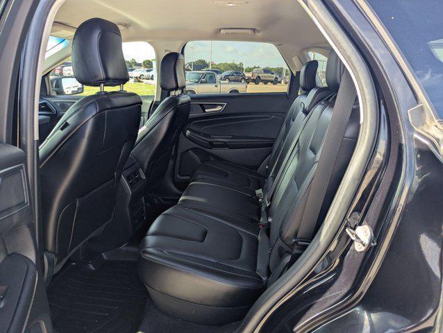 Photo of 2021 Agate Black Metallic Ford Edge