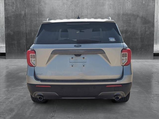 Photo of 2022 Iconic Silver Metallic Ford Explorer