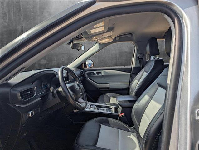Photo of 2022 Iconic Silver Metallic Ford Explorer