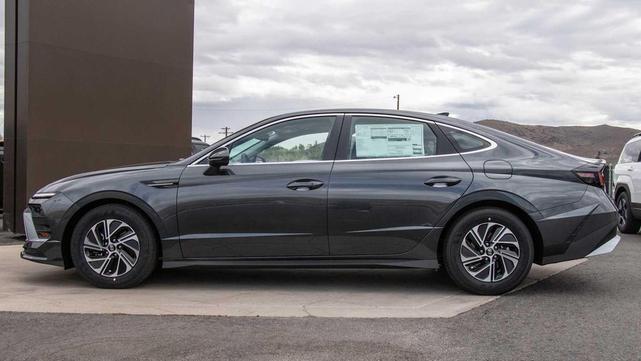 Photo of 2026 Portofino Gray Hyundai SONATA Hybrid