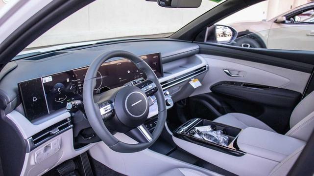 Photo of 2025 Creamy White Pearl Hyundai TUCSON Hybrid