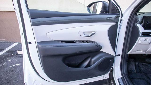 Photo of 2025 Creamy White Pearl Hyundai TUCSON Hybrid